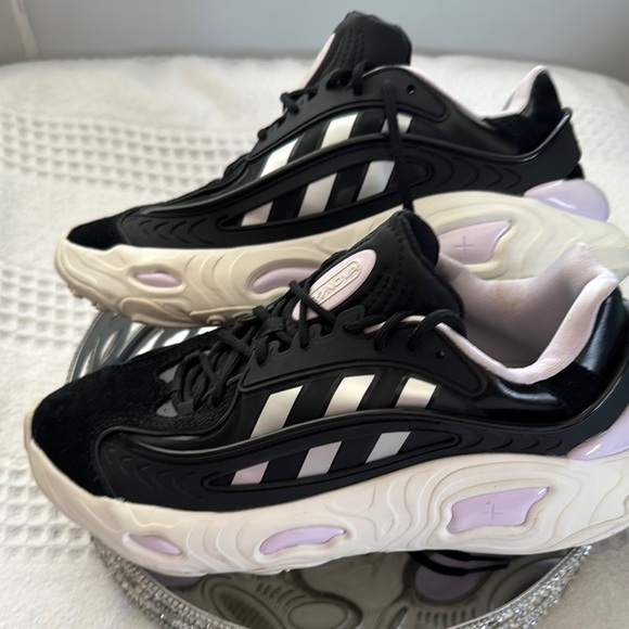adidas  plusBlack and White Women's Athletic Shoes size 71/2 platform - Picture 2 of 10